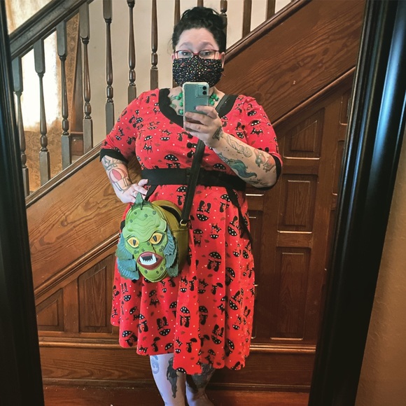 Meet your Posher, Jaculyn - Picture 2 of 15